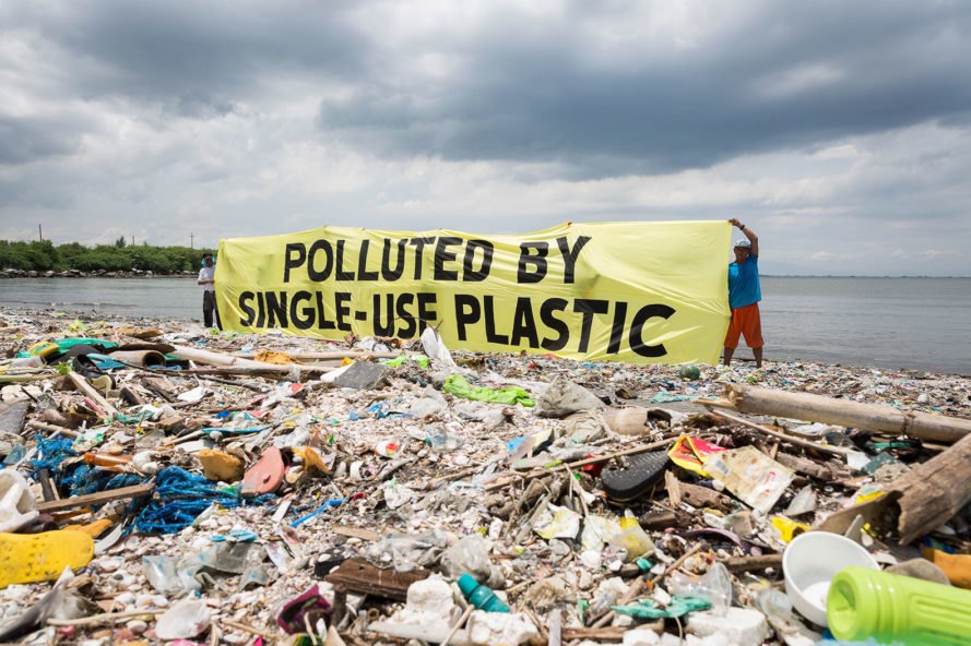 Plastic-Trash-Philippines-889x592