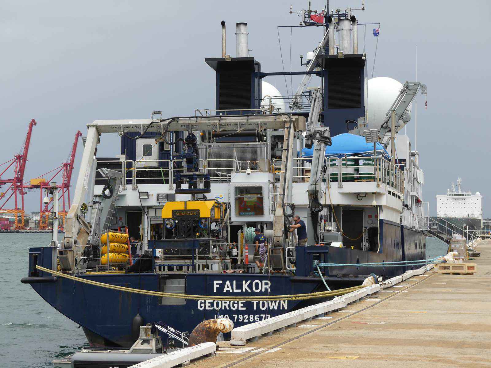 RV-Falkor-ship-1