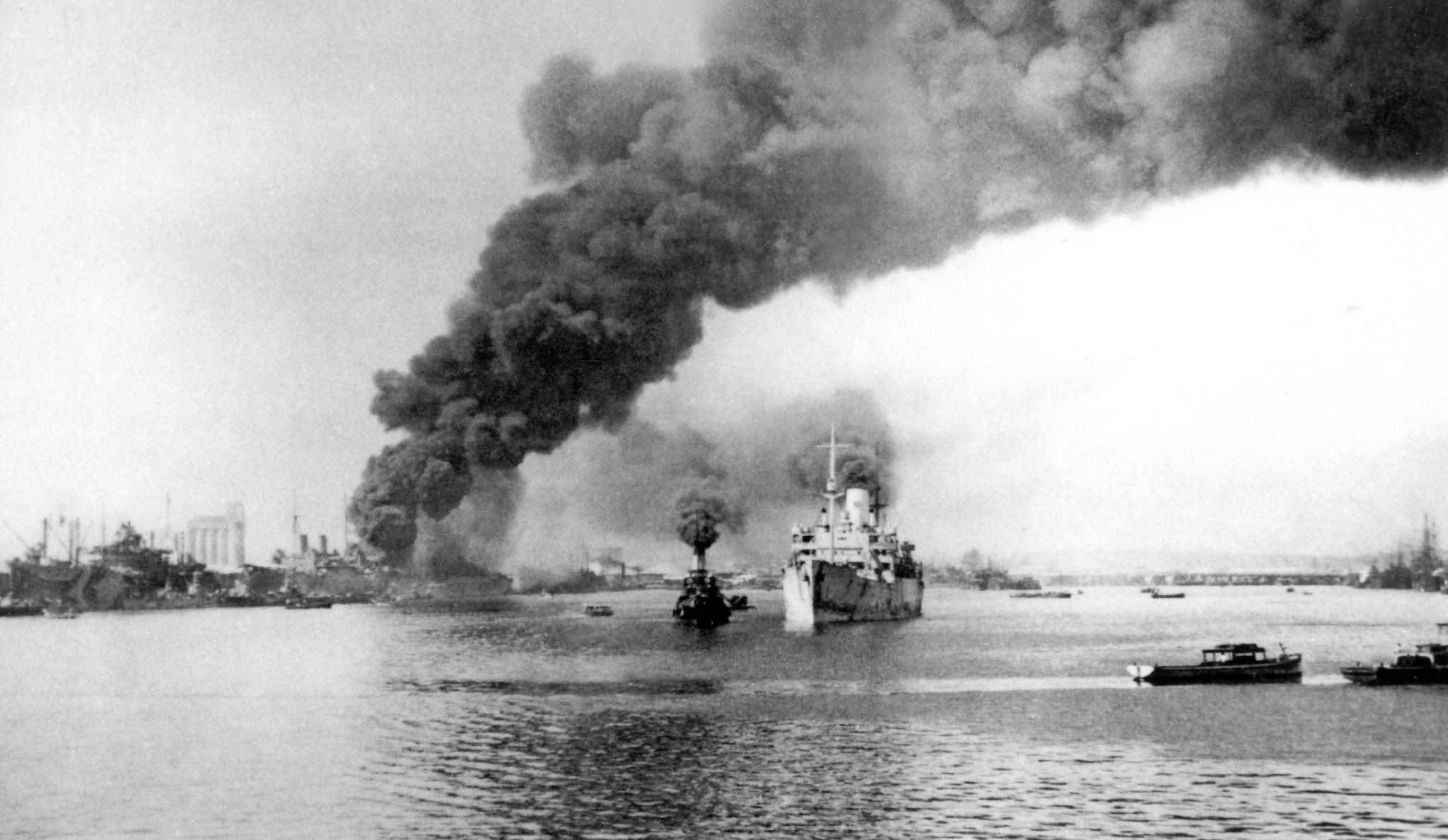 1945 - Panamanian on fire at North Wharf - Fremantle Shipping News