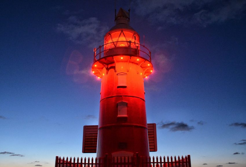 ‘I see red’ - North mole all aglow