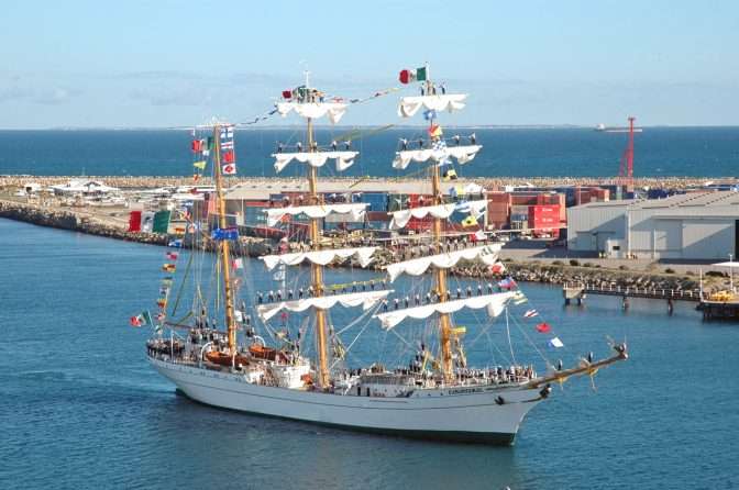 2006 - Mexican sail traing vessel ARM Cuauhtemoc arriving at Fremantle ...