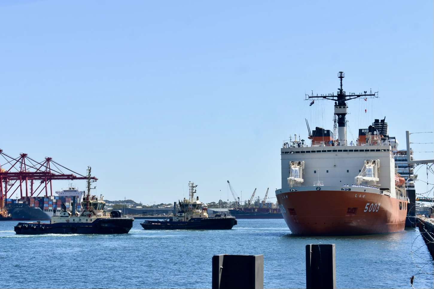 Shirase departing Fremantle 9 December 2024. Credit Jean Hudson