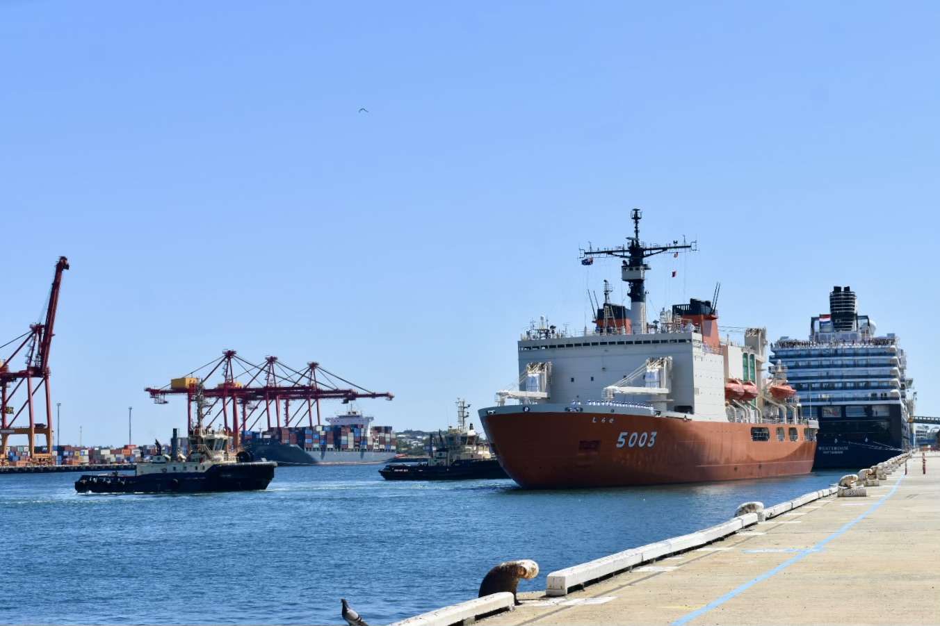 Shirase departing Fremantle 9 December 2024. Credit Jean Hudson